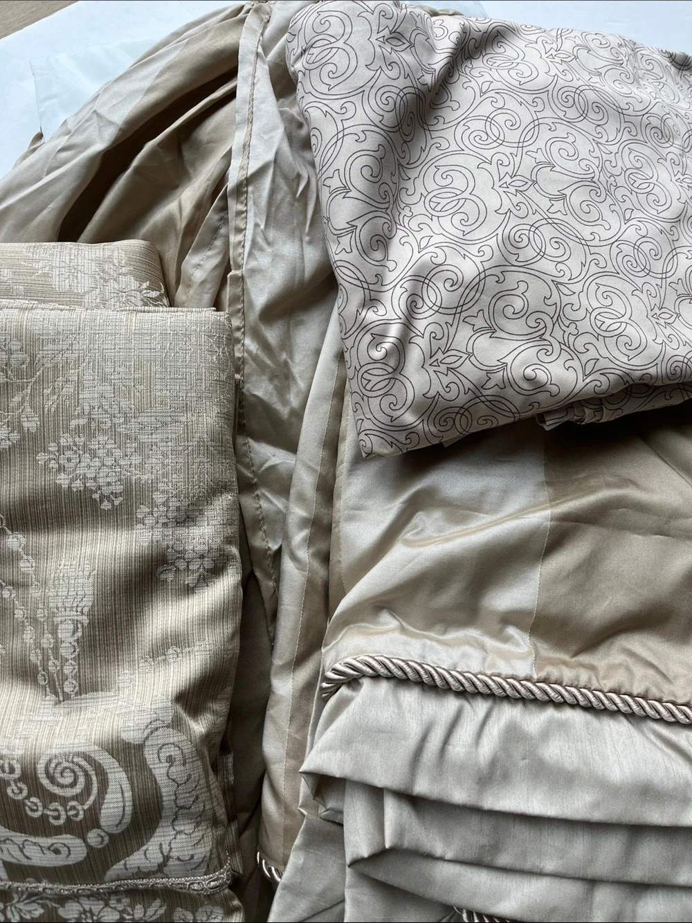 King Size Bed Skirt 4 Pillow Shams Vintage 5 Pieces Taupe Monique Luxury NWOT